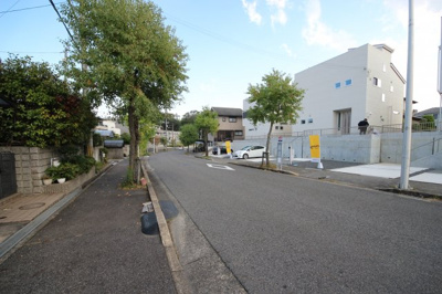 【前面道路含む現地写真】 | 大津市仰木の里東7丁目1-10　新築分譲地
