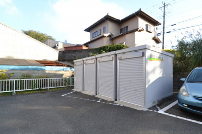 【駐車場】 | レジデンス東多賀 | 大型バイク収納ガレージ　月額5000円