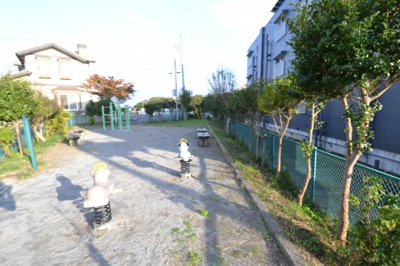 【その他】 | レジデンス東多賀 | 近くに公園があります。
