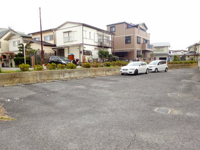 ナイティ池尻の駐車場