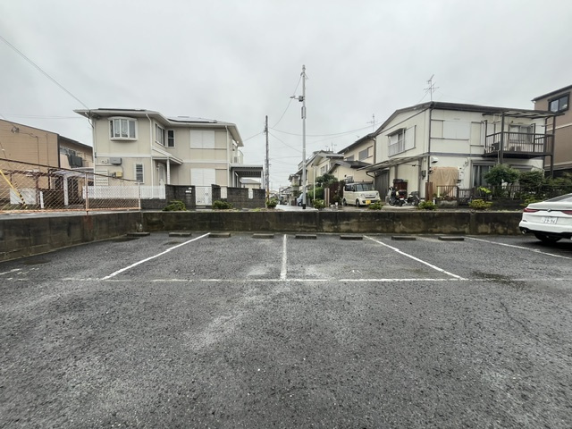 ナイティ池尻の駐車場