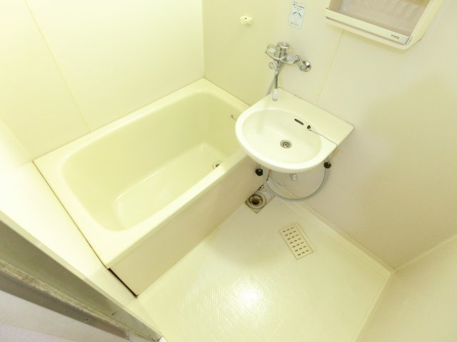 ナイティ池尻の浴室
