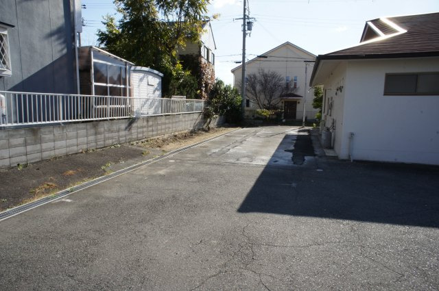 水谷1丁目事務所倉庫の駐車場