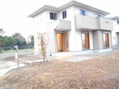 【外観】 | 中古　鴻巣市　屈巣　全1棟　1号棟　90坪　太陽光発電システム付 | 外観もきれいです。2499から2190万円に価格変更です。