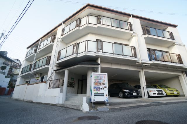 ロイヤルハイツ（中筋山手）の外観