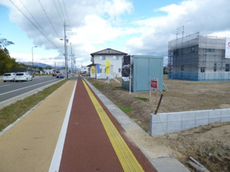 【前面道路含む現地写真】