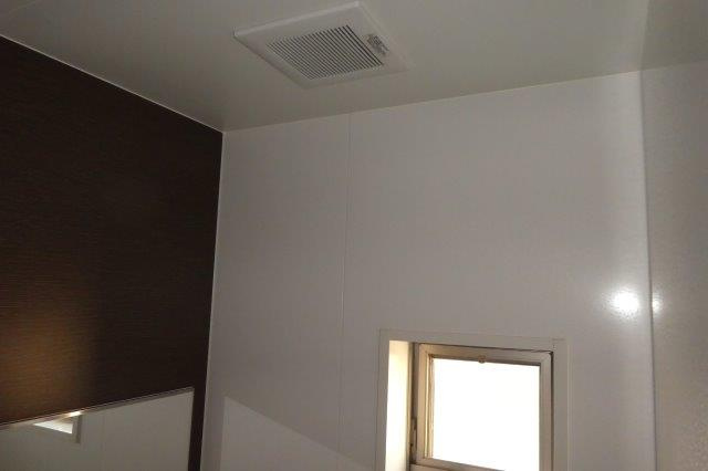 ファヴィリータの浴室|浴室窓