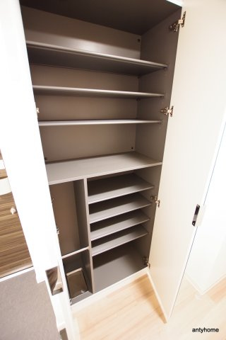 プレサンス心斎橋ニスト　仲介手数料無料の収納