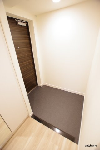 プレサンス心斎橋ニスト　仲介手数料無料の玄関