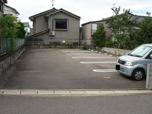 【外観】 | 白銀1駐車場