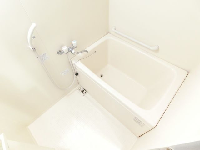 リーヴァ三日市の浴室
