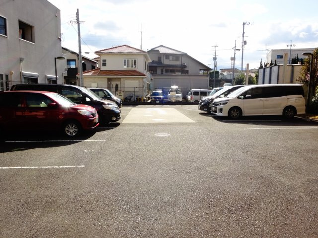 リーヴァ三日市の駐車場