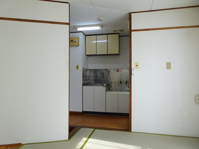 【内装】 | 佐藤ビル | 佐藤ビル　玄関・キッチン（和室側から）