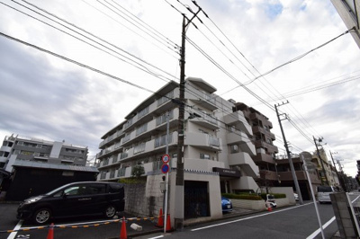 【外観】 | エンゼルハイム大鳥居第7 | 小さなお子様がいるご家族にも安心の1階住戸！ガーデニング等を楽しめる東向きの専用庭付です♪