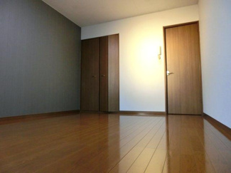 【居間・リビング】 | プレジール天神 | ※同タイプの別の部屋の写真です。