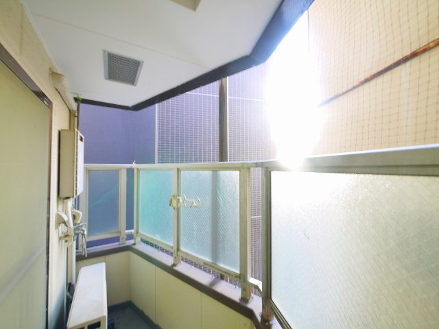 スコッチテリア三条のバルコニー|お洗濯にも便利なバルコニー付き