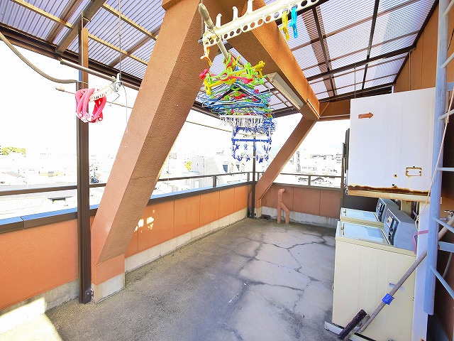 スコッチテリア三条のその他共用部分|最上階にコインランドリーがございます。