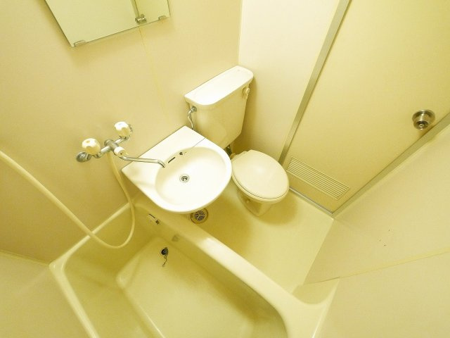 スコッチテリア三条の浴室|お掃除し易いユニットバスタイプです。