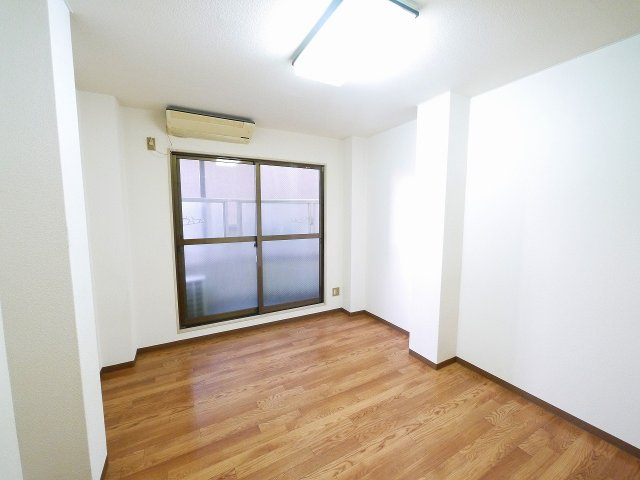 スコッチテリア三条の洋室|明るい洋室です。