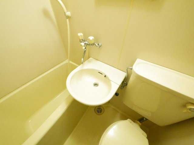 スコッチテリア三条の設備|お掃除し易いユニットバスタイプです。