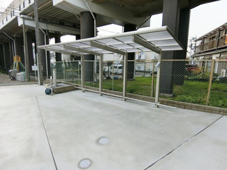 【その他共用部分】 | 屋根付きの駐輪場で雨が降っても大切な自転車が濡れなくてすみますね♪荷物が重いときに自転車があれば助かりますね！