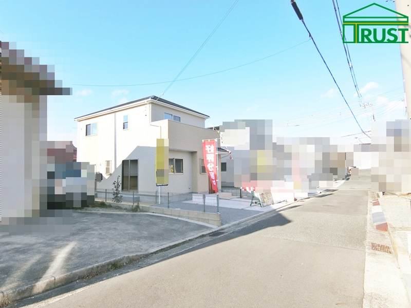 神戸市第5西区上新地　新築戸建　2号棟の前面道路含む現地写真