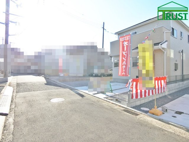 神戸市第5西区上新地　新築戸建　2号棟の前面道路含む現地写真