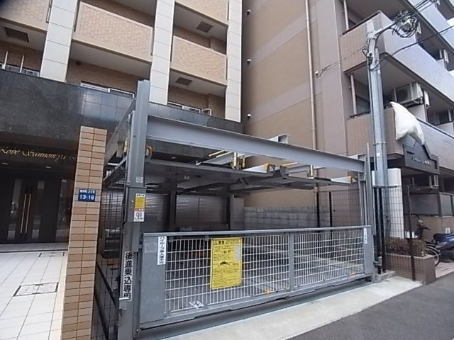スワンズ神戸三宮イーストの駐車場