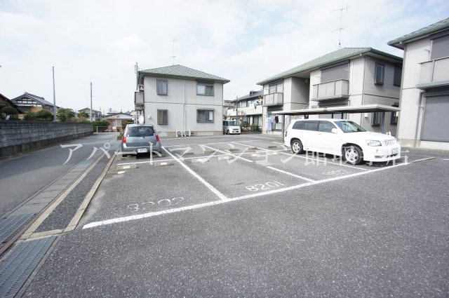 ディアス青柳Ｂ棟の駐車場