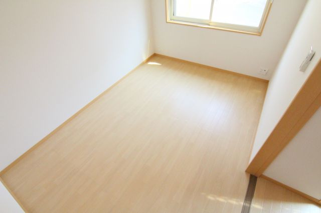 コンフォール日吉の洋室