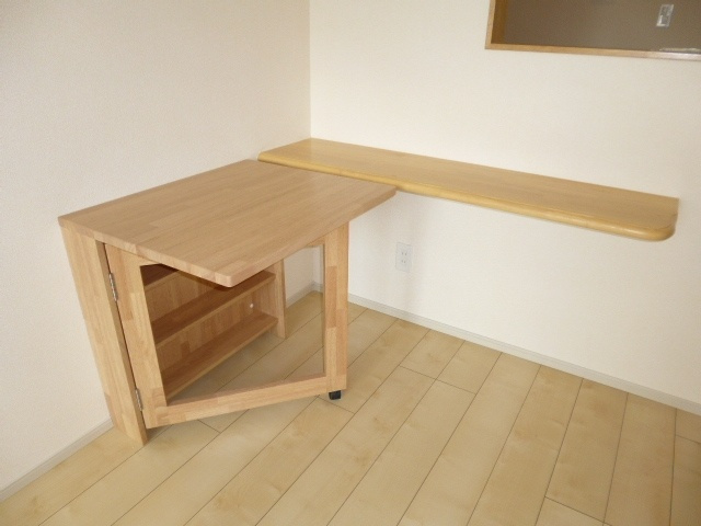 ケイマイティの設備|作り付けテーブル