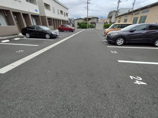 デイジーB棟 の駐車場