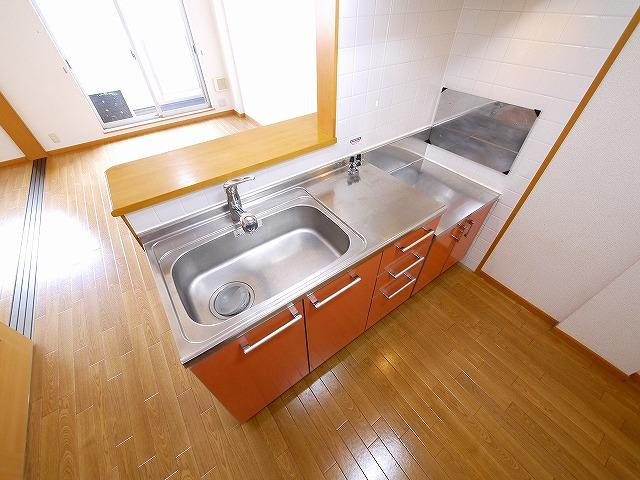 リバーサイド神田のキッチン|コンパクトなキッチンで掃除もラクラク