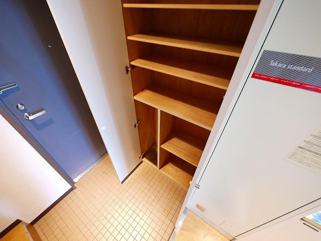 グリーンガーデンハイツの玄関|収納も充実しています