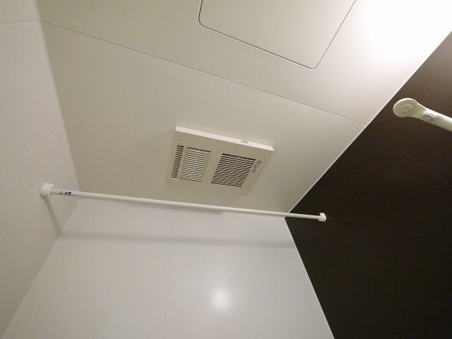 Dear Court ダイアンの設備|お風呂に浴室乾燥機がついてます。梅雨や冬季に心強いですね。