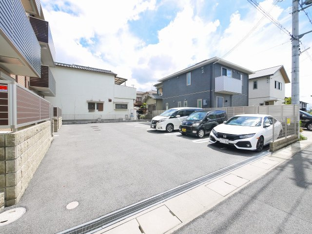 Dear Court ダイアンの駐車場|駐車場があるので、車を買う予定の方も安心です