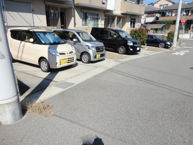ディアコート白水の駐車場