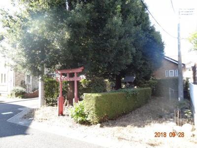 【前面道路含む現地写真】 | さいたま市緑区三室　南西角地に面する外壁総レンガ張り輸入住宅街並みの土地34坪