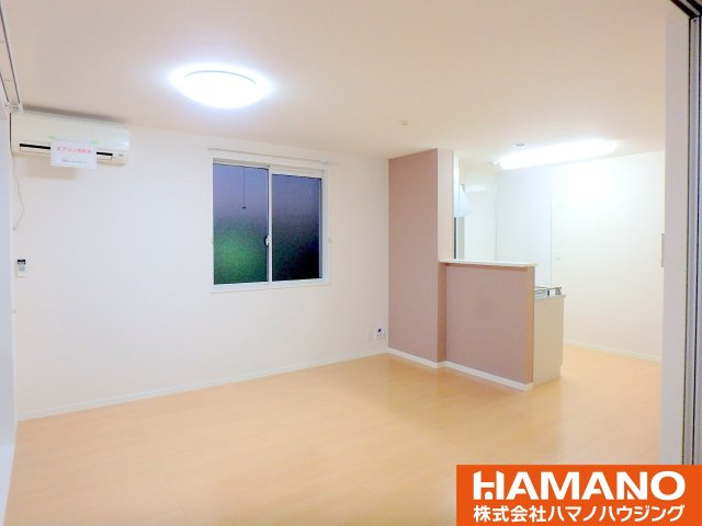 メゾンスタッグの居間・リビング|こちらの居間で趣味の時間をお楽しみください