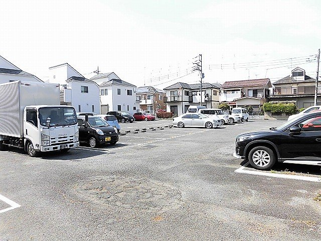 シャトー美堀台の駐車場