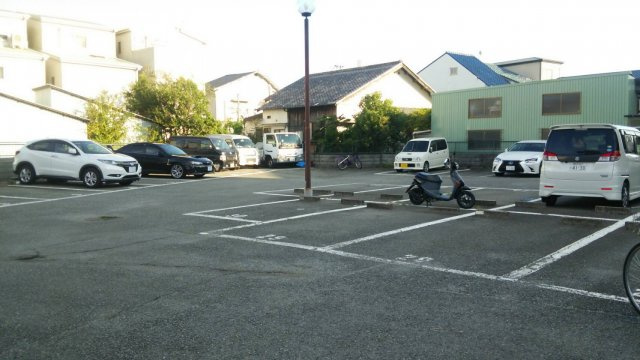 久々知3丁目53-1シャッター付ガレージ　管理番号35の駐車場