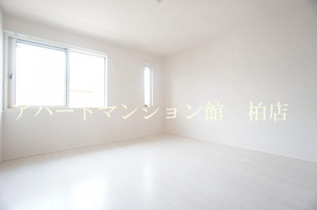 BLESSHOUSE柏西町Bの洋室
