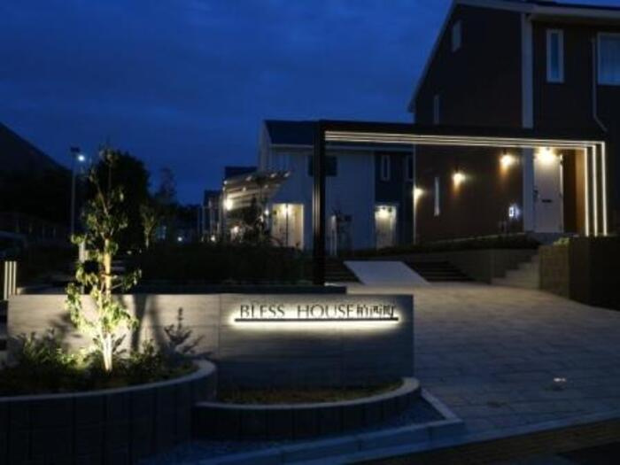 BLESSHOUSE柏西町Bのエントランス