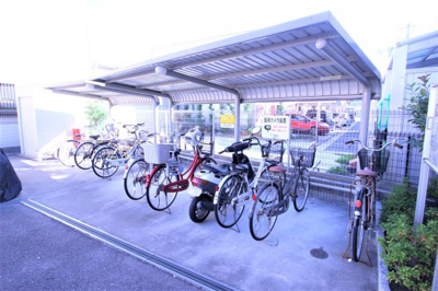 【その他共用部分】 | グランアイル | 屋根付き駐輪場♪