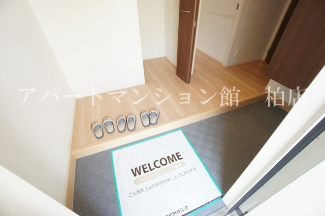 BLESSHOUSE柏西町Dの玄関