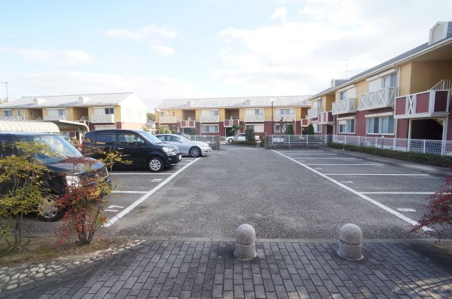 アベニュータツミの駐車場