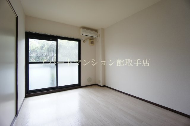 ビラージュ取手の洋室