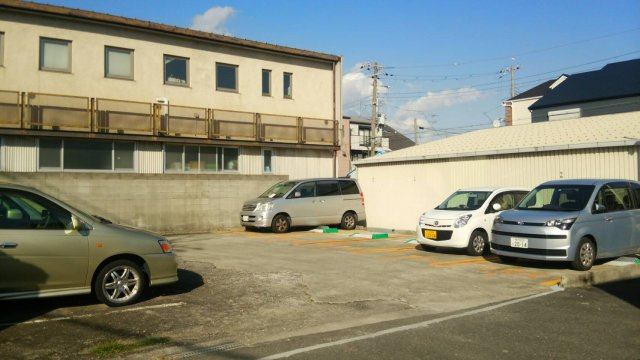 久々知3丁目510シャッター付ガレージ　管理番号33の駐車場