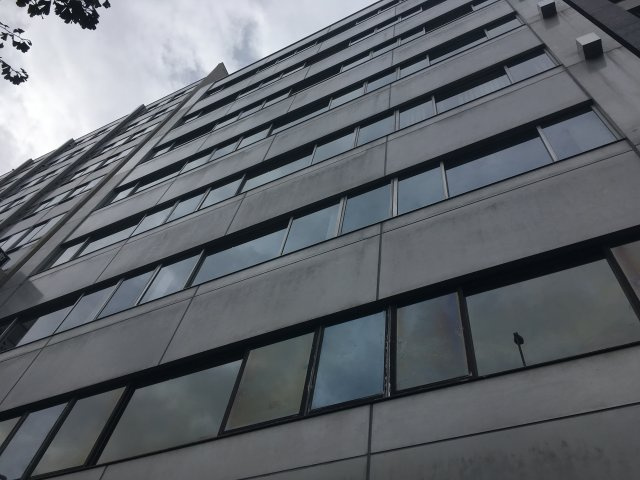 山上ビルの外観