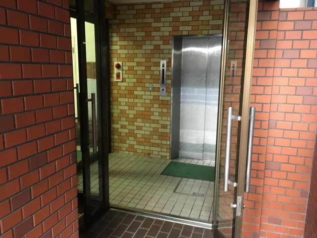 池原第二ビルのエントランス